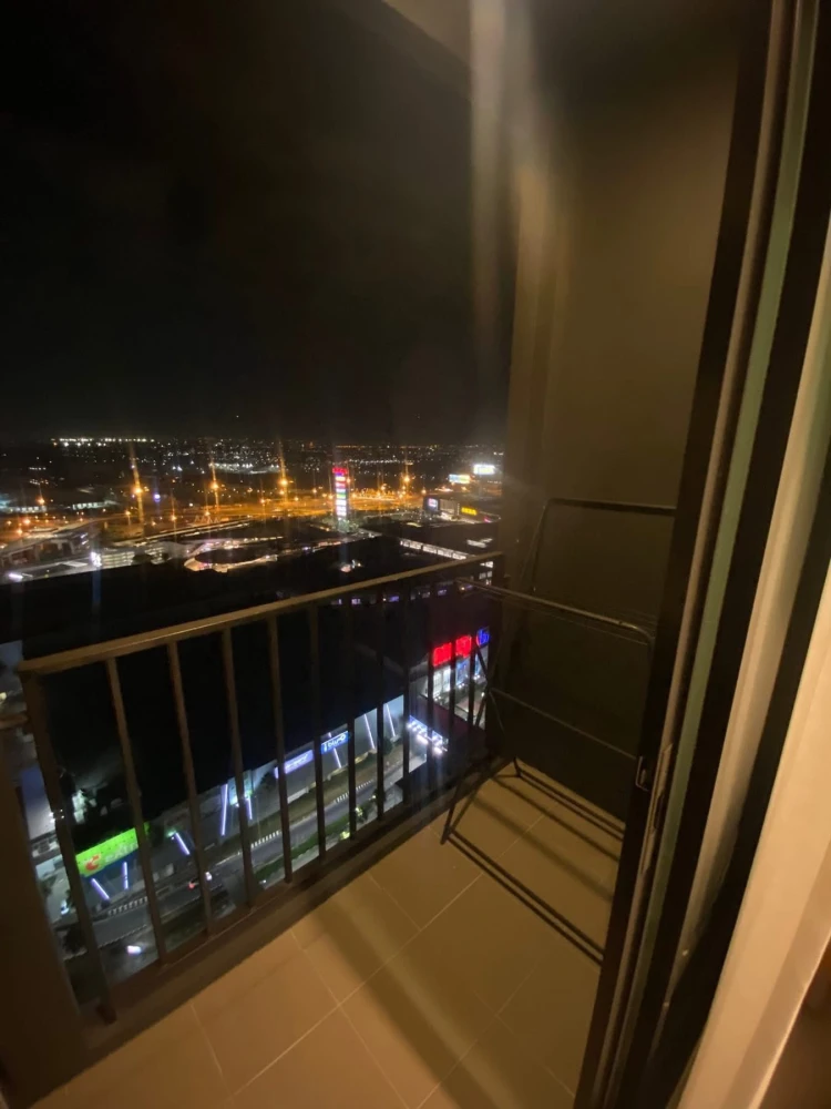 For rent: Nue Mega Plus Bangna, very high floor unit with Mega Bangna view. Fully furnished & equipped. Don't miss out!