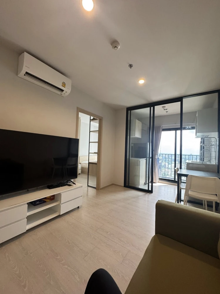 For rent: NUE Noble Ngamwongwan, 1 bedroom, 1 bathroom, fully furnished, just bring your bags and move in.