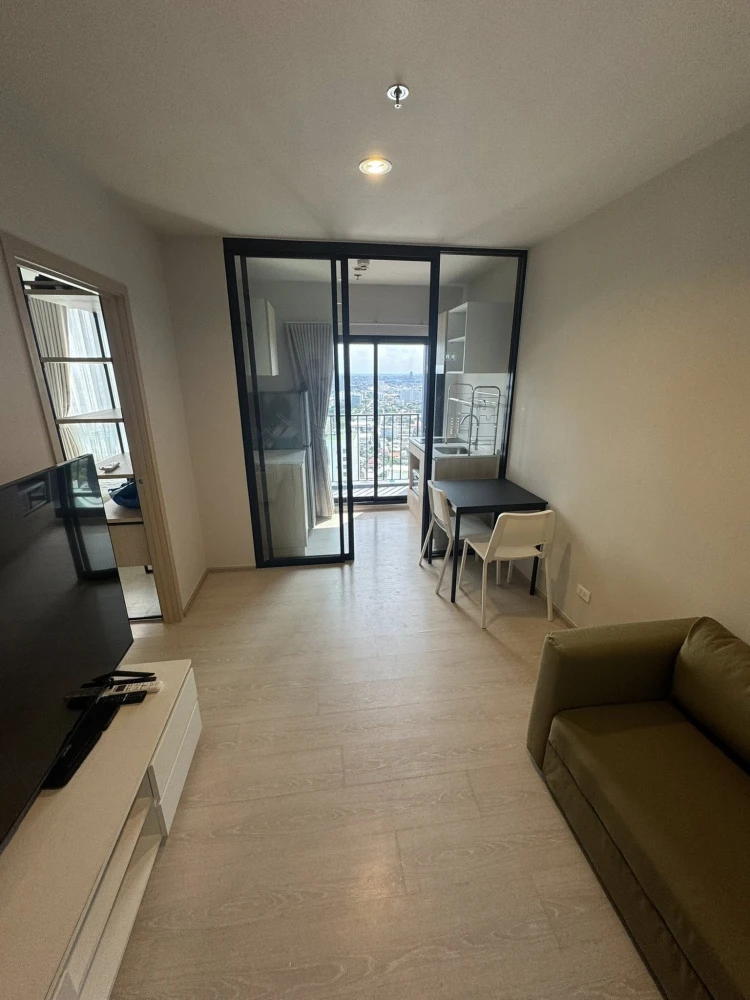 For rent: NUE Noble Ngamwongwan, 1 bedroom, 1 bathroom, fully furnished, just bring your bags and move in.