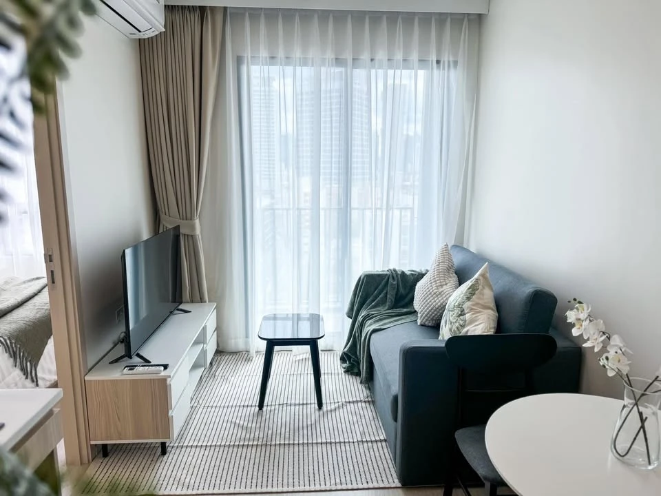 For rent: NUE Noble Ratchada-Ladprao, fully furnished room, ready to move in, complete with amenities. Hurry and reserve now!