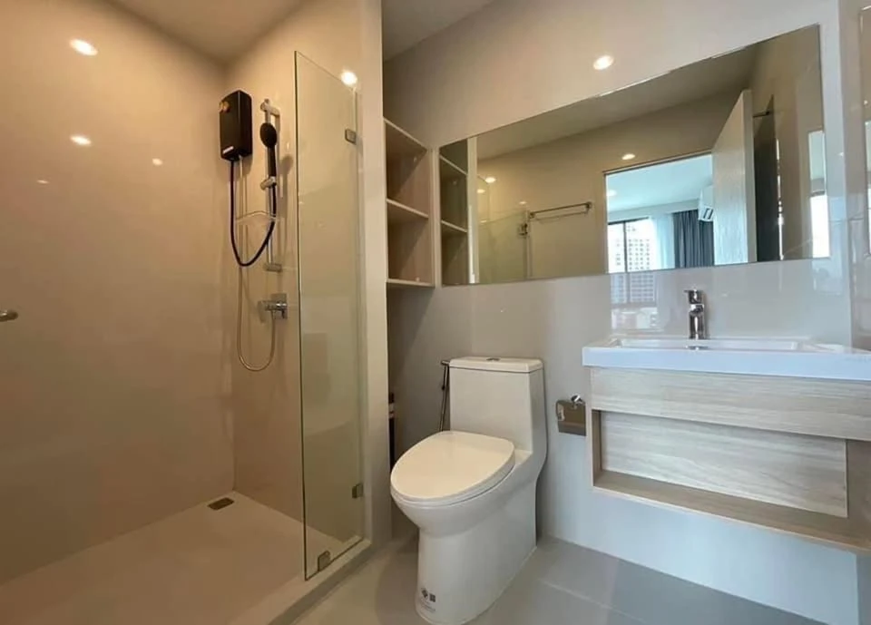 For rent: NUE Noble Ratchada-Ladprao, fully furnished room, ready to move in, complete with amenities. Hurry and reserve now!