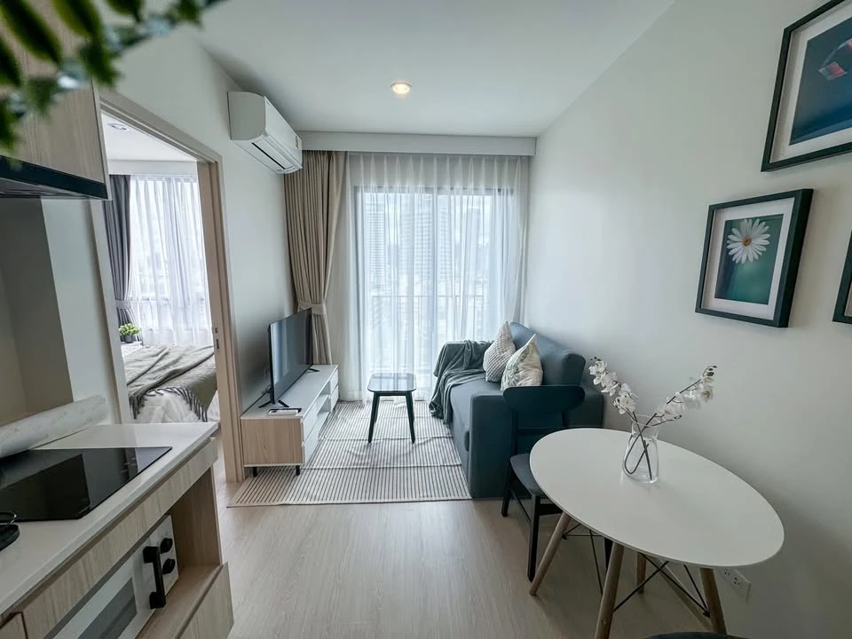 For rent: NUE Noble Ratchada-Ladprao, fully furnished room, ready to move in, complete with amenities. Hurry and reserve now!