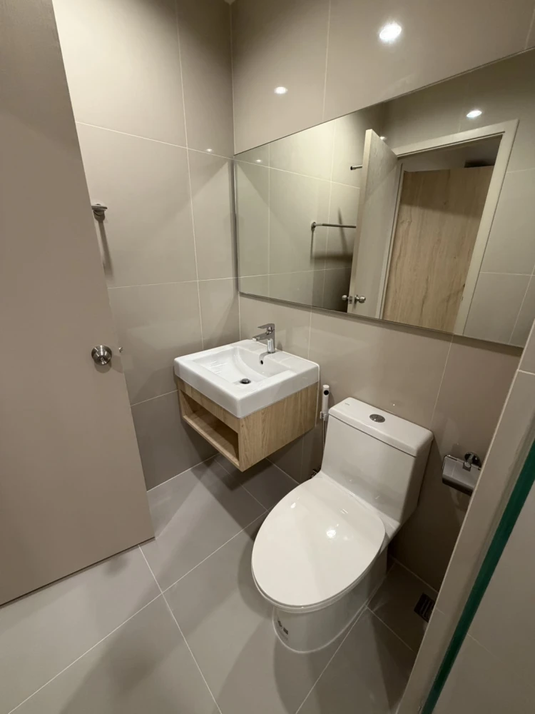 For rent: Nue Noble Srinakarin-Lasalle, 42nd floor, high floor, fully furnished, very livable. Book now!