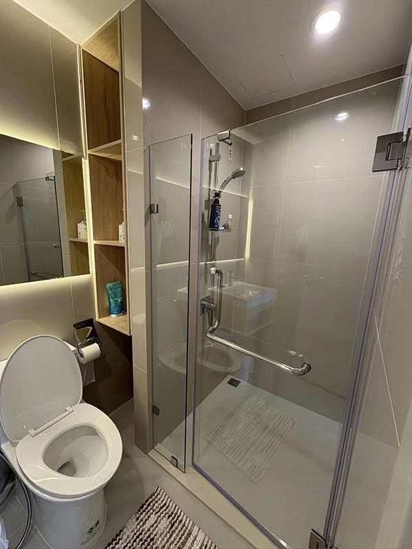 For rent: NUE Noble Srinakarin-Lasalle, 39th floor. Excellent location, quiet and peaceful, not adjacent to any other units, only the fire escape on t