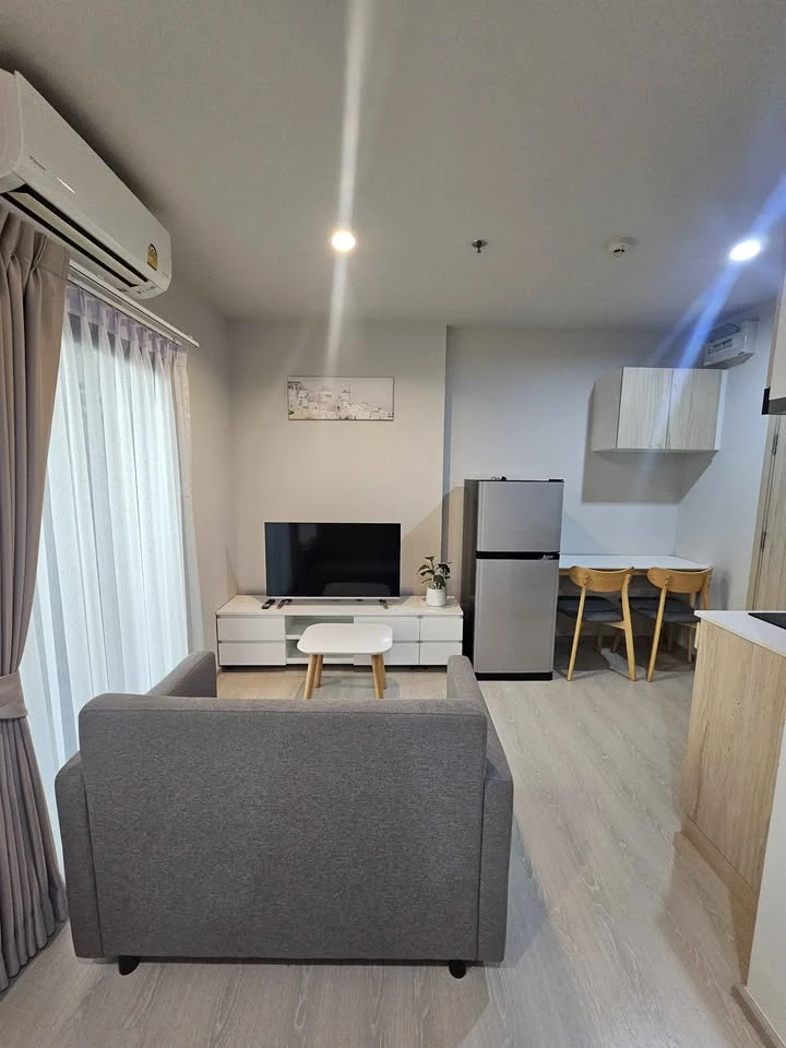For rent, Nue Noble Ngamwongwan, 21st floor, beautiful view, cheap price, convenient, complete here. If you miss it, you will regret it.