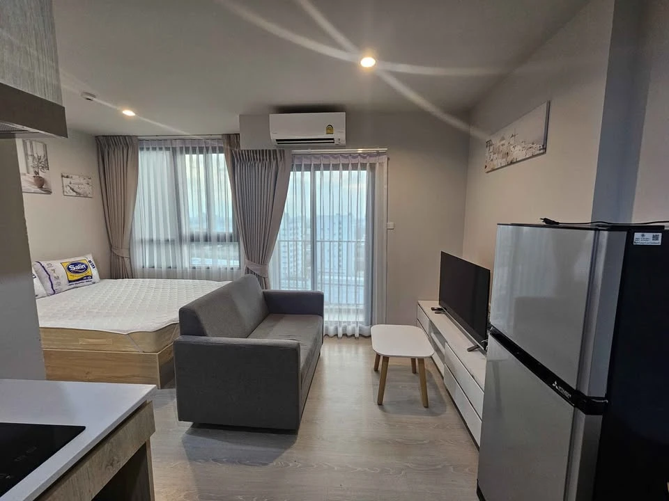 For rent, Nue Noble Ngamwongwan, 21st floor, beautiful view, cheap price, convenient, complete here. If you miss it, you will regret it.