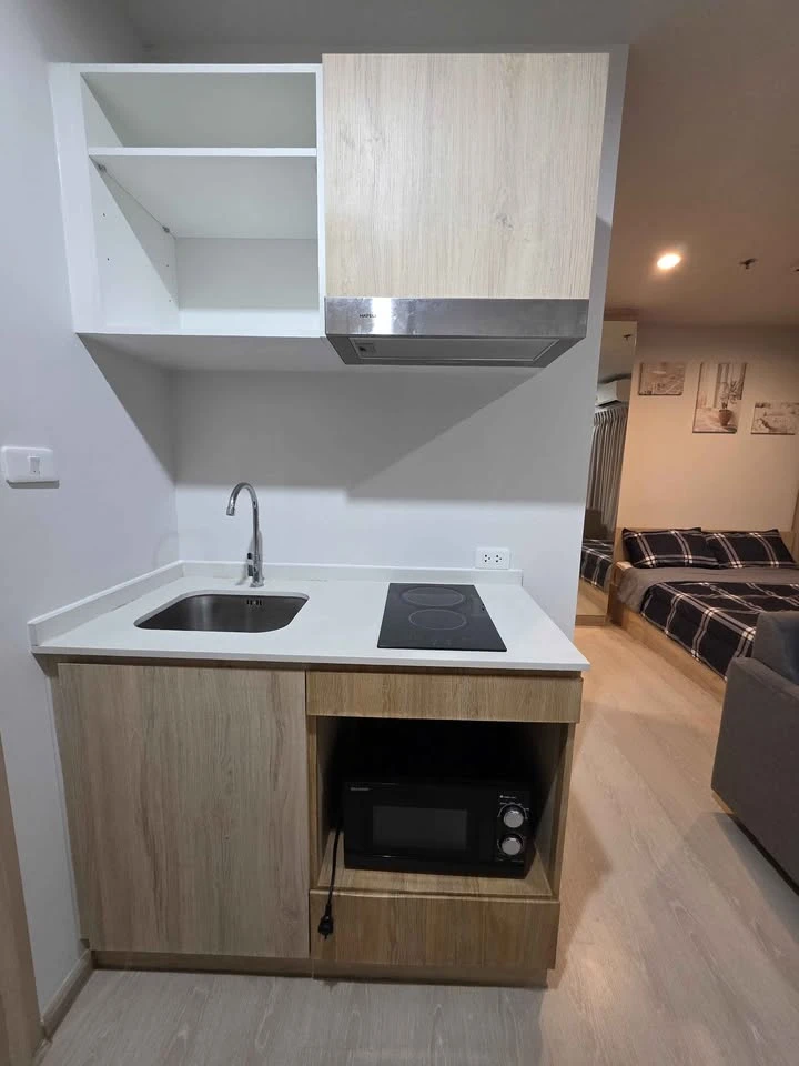 For rent, Nue Noble Ngamwongwan, 21st floor, beautiful view, cheap price, convenient, complete here. If you miss it, you will regret it.