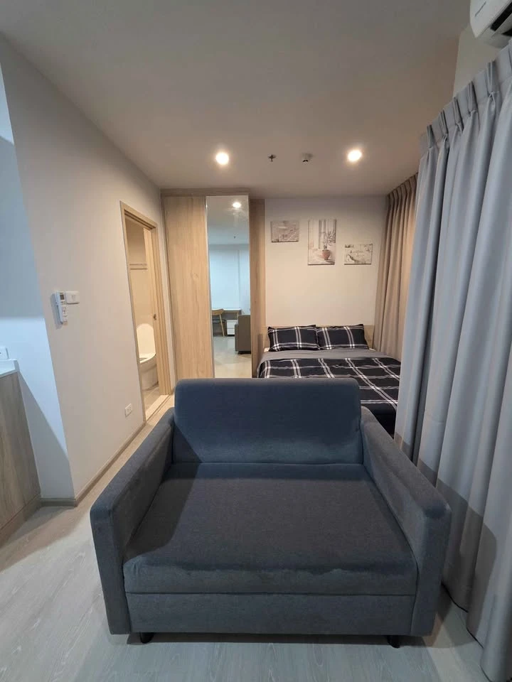 For rent, Nue Noble Ngamwongwan, 21st floor, beautiful view, cheap price, convenient, complete here. If you miss it, you will regret it.