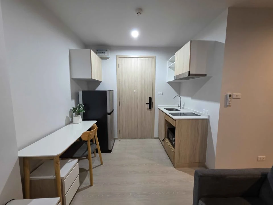 For rent, Nue Noble Ngamwongwan, 21st floor, beautiful view, cheap price, convenient, complete here. If you miss it, you will regret it.