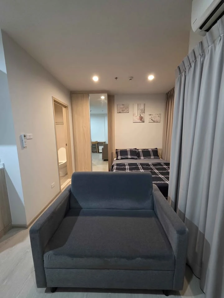 For rent, Nue Noble Ngamwongwan, 21st floor, beautiful view, cheap price, convenient, complete here. If you miss it, you will regret it.