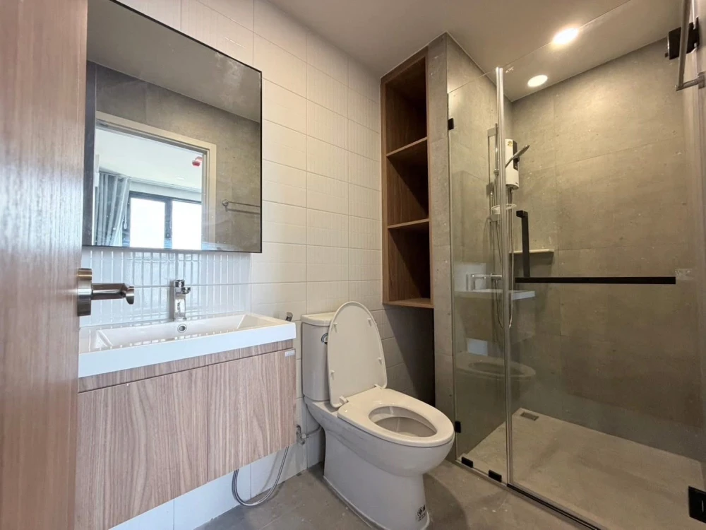 For rent: NUE RIVEREST Ratburana, 31st floor, stunning Chao Phraya River view. Fully furnished with appliances, ready to move in. Book now!