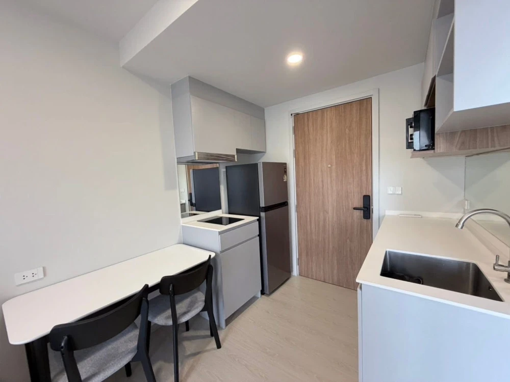 For rent: NUE RIVEREST Ratburana, 31st floor, stunning Chao Phraya River view. Fully furnished with appliances, ready to move in. Book now!