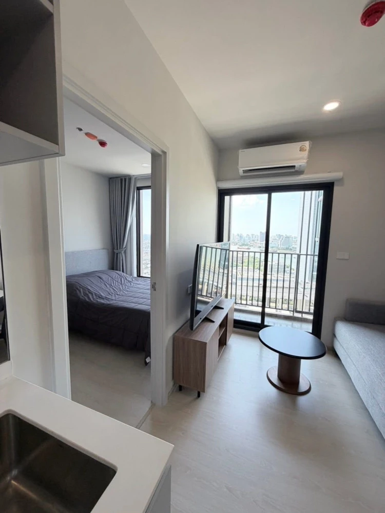 For rent: NUE RIVEREST Ratburana, 31st floor, stunning Chao Phraya River view. Fully furnished with appliances, ready to move in. Book now!
