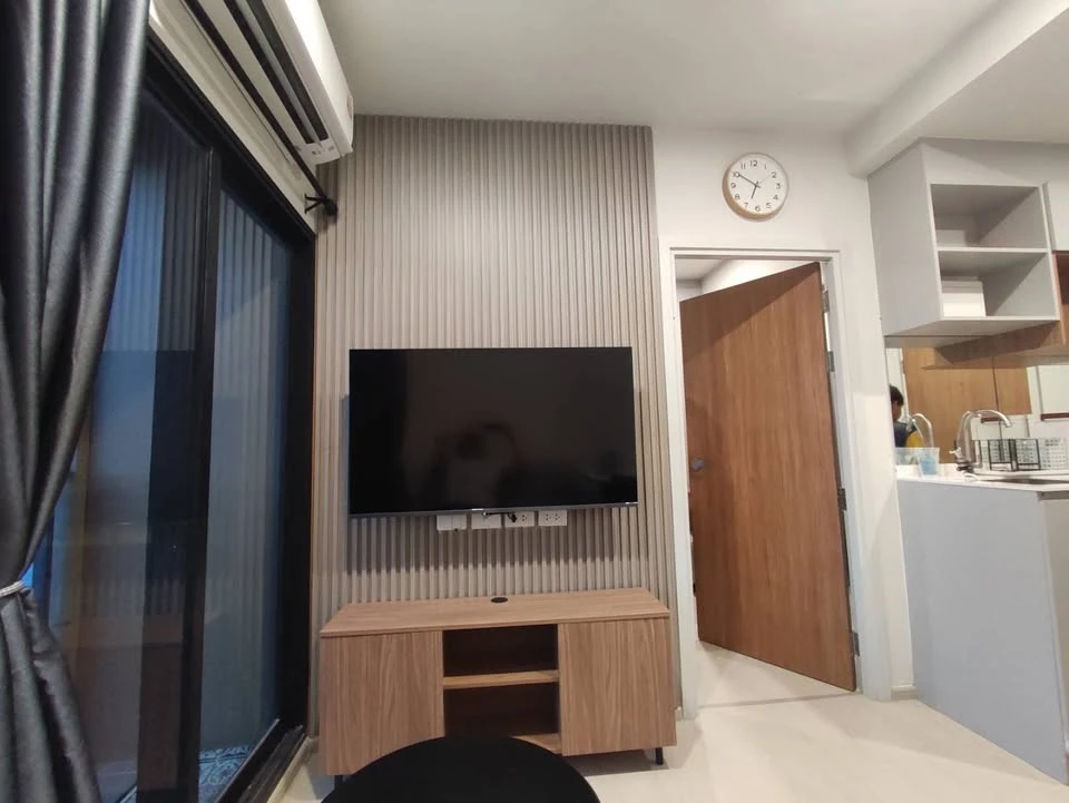 For rent: NUE RIVEREST Ratburana, high floor unit, good ventilation, fully furnished. Just bring your belongings and move in!