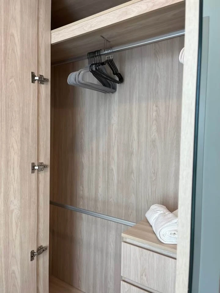 Two-bedroom apartment for rent at NUE Z-SQUARE Suan Luang Station, fully furnished. Book now!