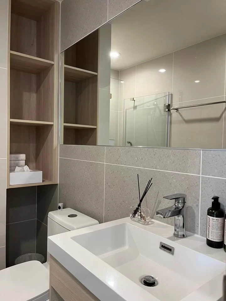 Two-bedroom apartment for rent at NUE Z-SQUARE Suan Luang Station, fully furnished. Book now!