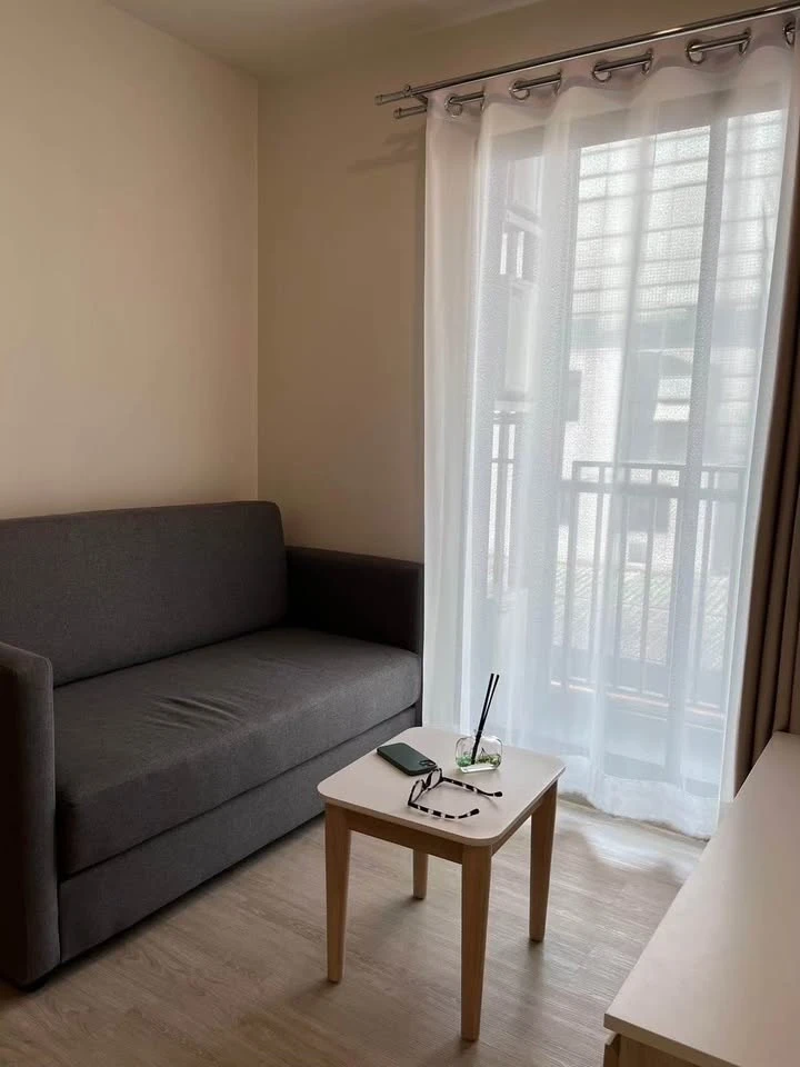 Two-bedroom apartment for rent at NUE Z-SQUARE Suan Luang Station, fully furnished. Book now!