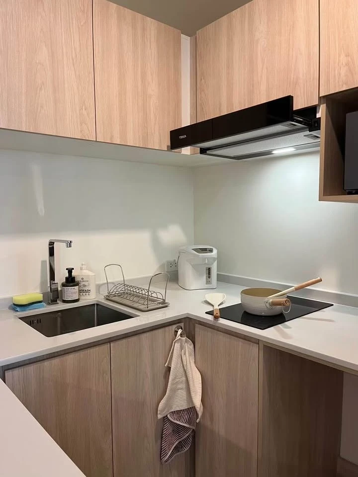 Two-bedroom apartment for rent at NUE Z-SQUARE Suan Luang Station, fully furnished. Book now!
