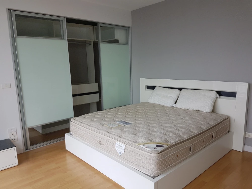 For rent: Nusasiri Grand, 2 bedrooms, spacious living area, fully furnished. Don't miss this great opportunity!