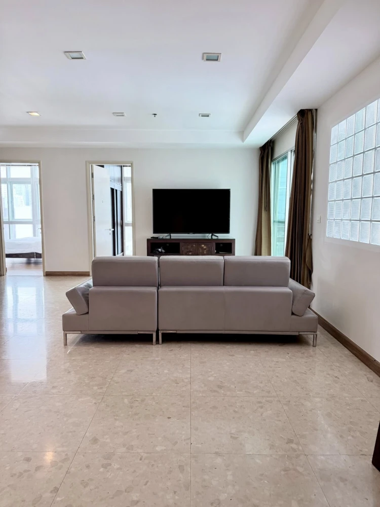 For rent: Nusasiri Grand, a very large room, feels like home, wide balcony, beautiful view, cool breeze and natural light, reserve now!