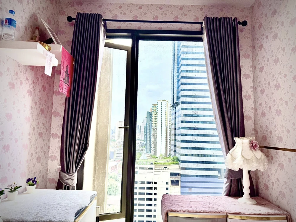 ให้เช่า Nye By Sansiri 1 ห้องนอน 1 ห้องน้ำ ตกแต่งเรียบหรูดูแพง ติดวอลเปเปอร์อย่างดี วิวสวย จองเลย