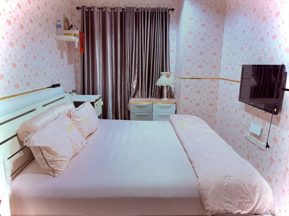 ให้เช่า Nye By Sansiri 1 ห้องนอน 1 ห้องน้ำ ตกแต่งเรียบหรูดูแพง ติดวอลเปเปอร์อย่างดี วิวสวย จองเลย