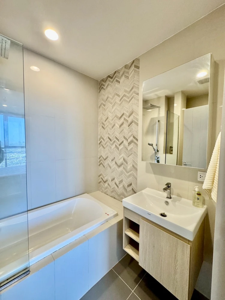 [FOR RENT] Oka Haus Sukhumvit 36 | Spacious High-Floor 1-Bedroom on 27th Floor (South Facing) 🏢✨