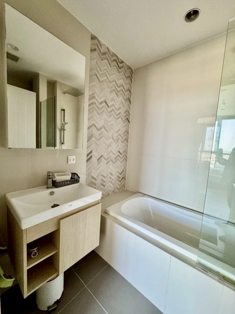 [FOR RENT] Oka Haus Sukhumvit 36 | High-Floor 1-Bed with Bathtub & Scenic River Views (South Facing) 🏢🛁🌊✨