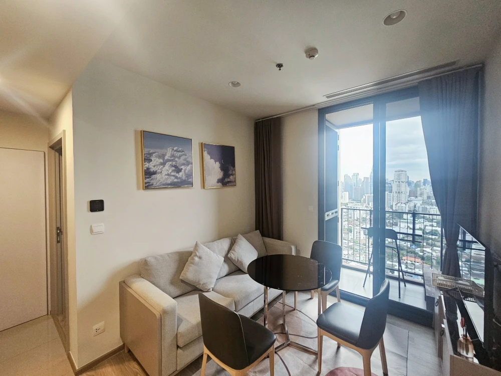 ให้เช่า Oka Haus Sukhumvit 36 2 ห้องนอน พื้นที่ใช้สอยเยอะ เฟอร์ครบครัน มองเห็นวิวสวยจากชั้นสูง จองเลย