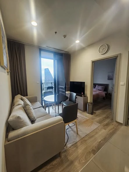 ให้เช่า Oka Haus Sukhumvit 36 2 ห้องนอน พื้นที่ใช้สอยเยอะ เฟอร์ครบครัน มองเห็นวิวสวยจากชั้นสูง จองเลย