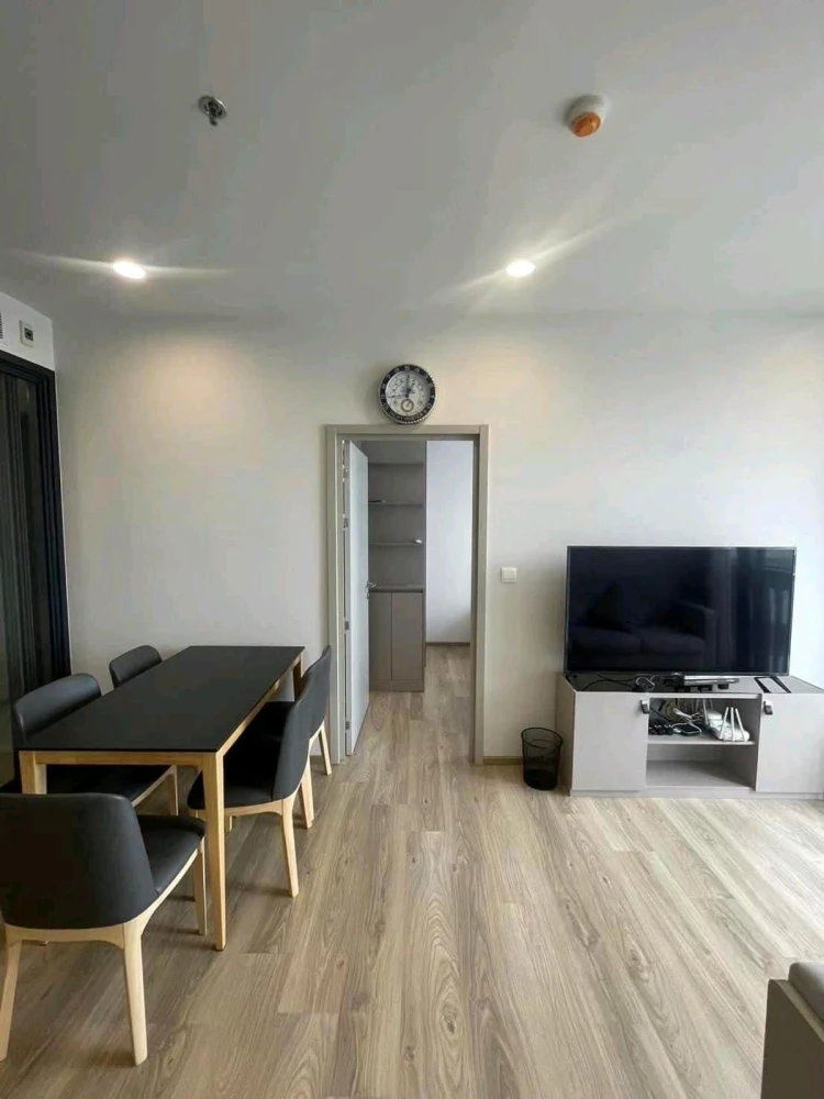 For rent: Oka Haus Sukhumvit 36, 25th floor, Chao Phraya River curve view, fully furnished, nice room, reserve now!