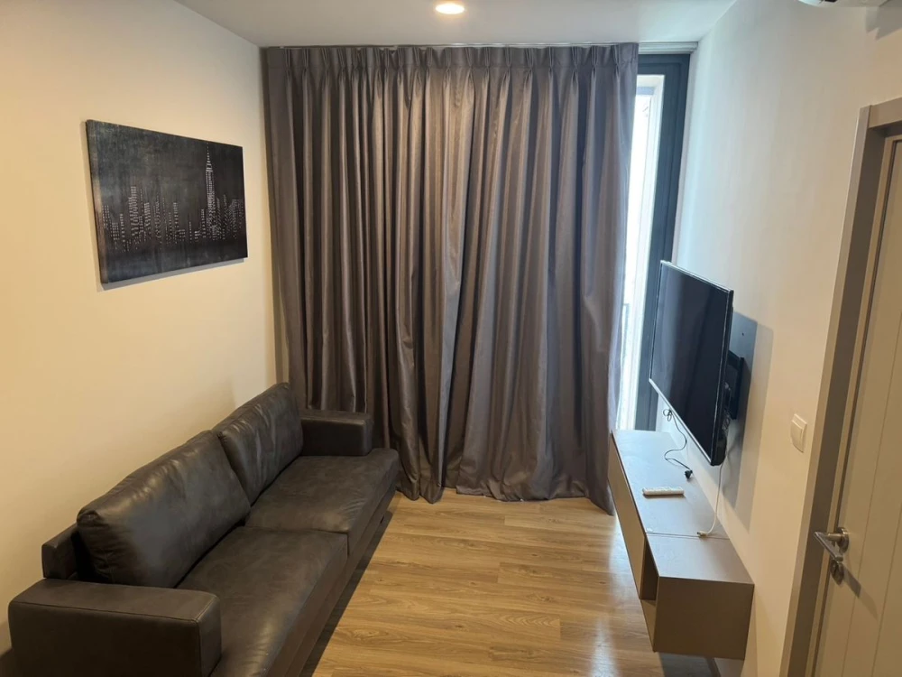 For rent: Oka Haus Sukhumvit 36, 25th floor, spacious room, fully furnished, nice to live in. Reserve now, don't delay.