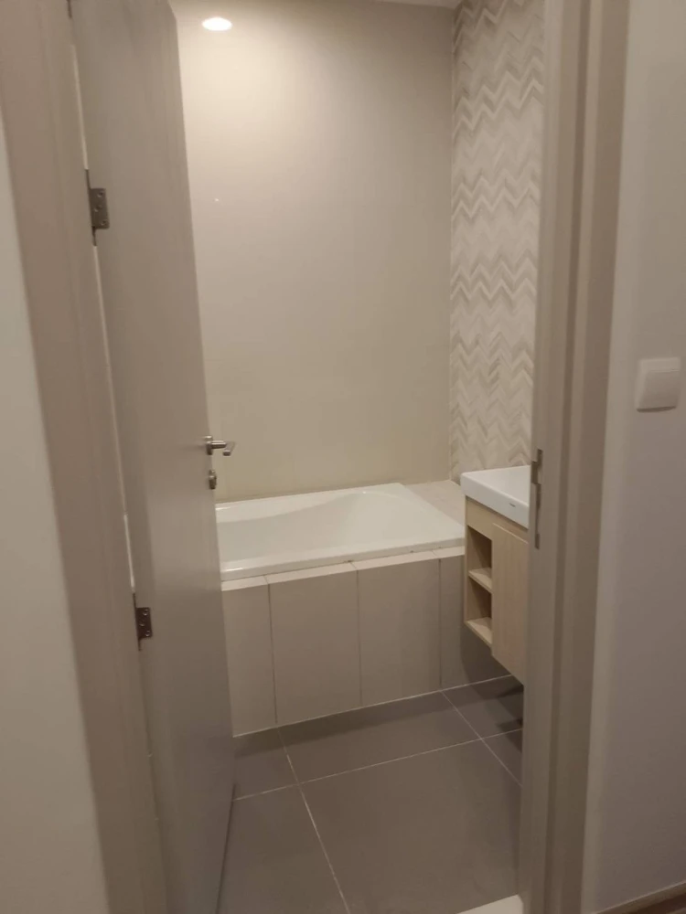 For rent: Oka Haus Sukhumvit 36, 25th floor, spacious room, fully furnished, nice to live in. Reserve now, don't delay.