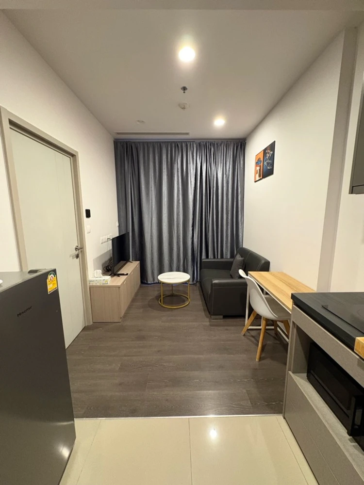 For rent: Oka Haus Sukhumvit 36, 8th floor, fully furnished unit. Book now! Don't miss out! Hurry!