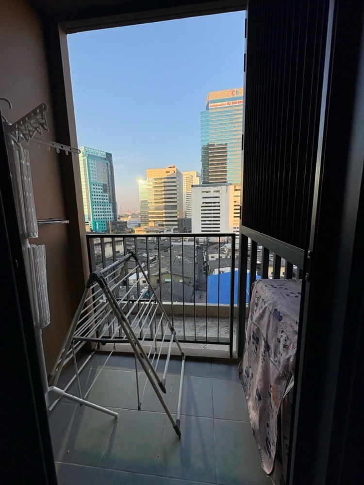 For rent: Oka Haus Sukhumvit 36, 8th floor, fully furnished unit. Book now! Don't miss out! Hurry!