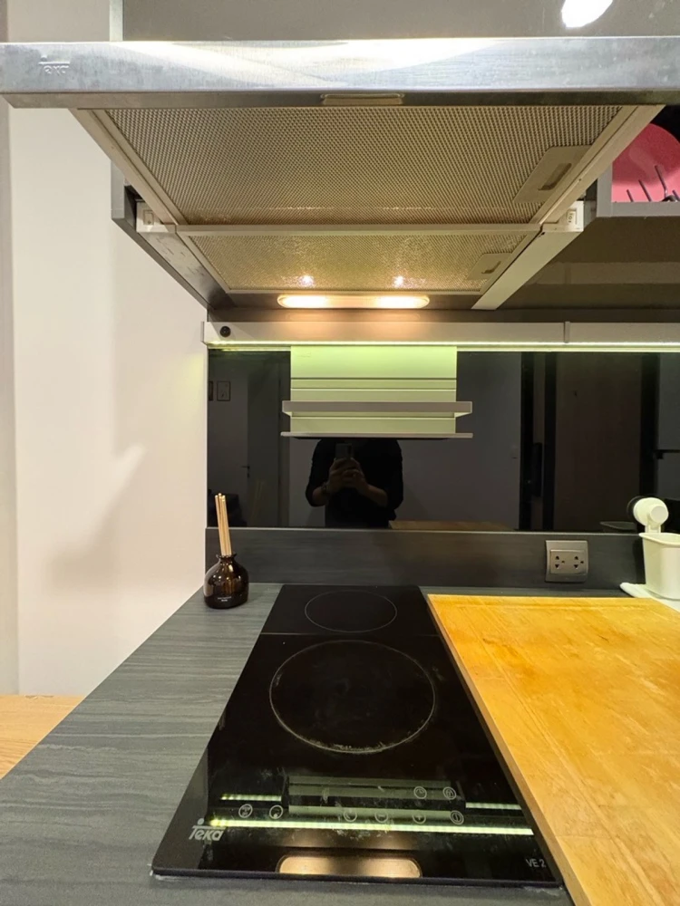 For rent: Oka Haus Sukhumvit 36, 8th floor, fully furnished unit. Book now! Don't miss out! Hurry!
