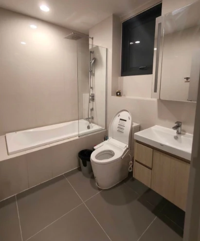 For Rent: Oka Haus Sukhumvit 36 ​​– High floor, fully furnished, and ready to move in. Book now!