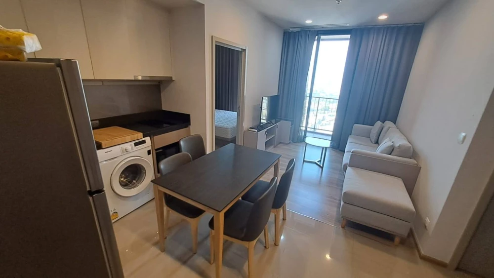 For rent: Oka Haus Sukhumvit 36, spacious room, comes with usable space, great price, book now.