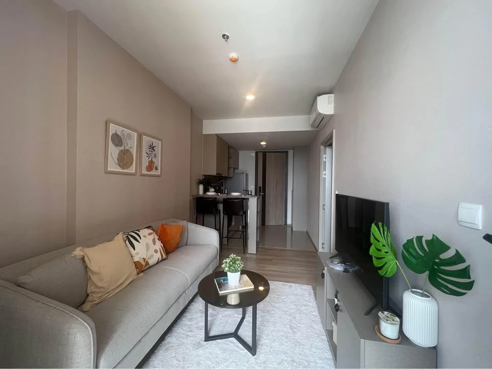 For rent: Oka Haus Sukhumvit 36, high floor unit, fully furnished, spacious and comfortable. Book now!