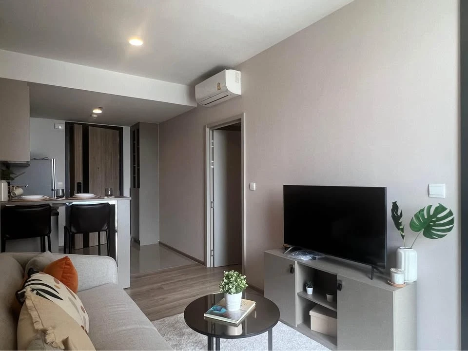 For rent: Oka Haus Sukhumvit 36, high floor unit, fully furnished, spacious and comfortable. Book now!