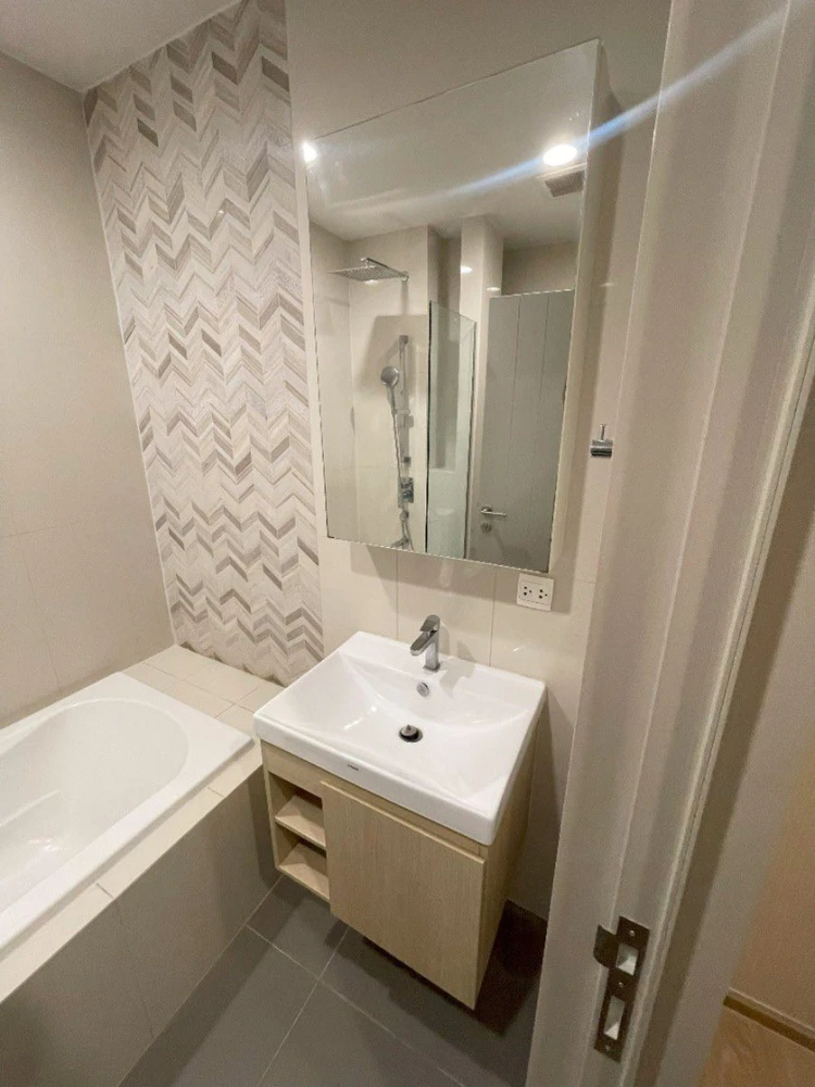 For rent: Oka Haus Sukhumvit 36, 22nd floor (very high floor), fully furnished. Book now!