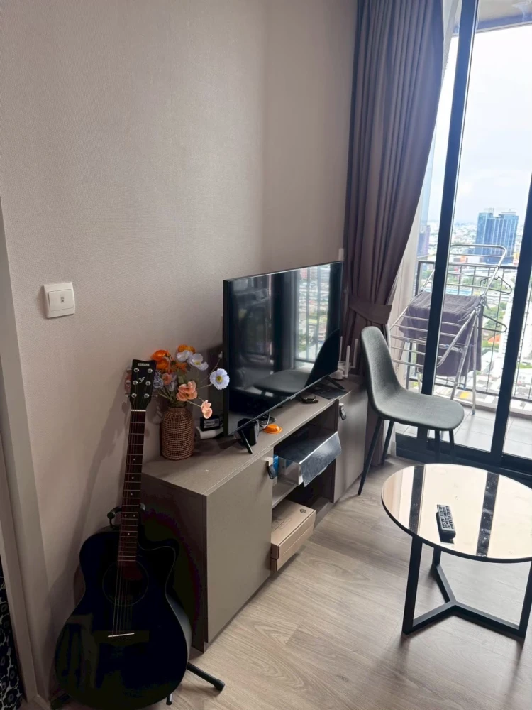 For rent: Oka Haus Sukhumvit 36, fully furnished, ready to move in, 36th floor, with balcony and city view. Come and reserve now, don't miss out!