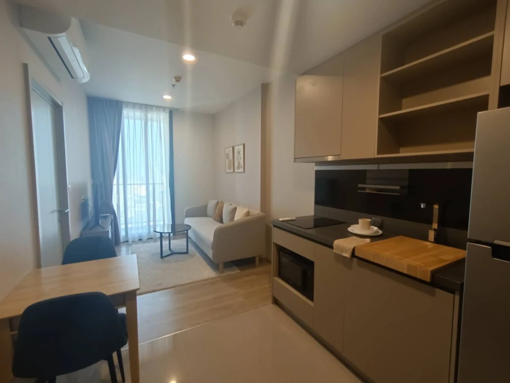 For rent: Oka Haus Sukhumvit 36, fully furnished, ready to move in, 36th floor, with balcony and city view. Come and reserve now, don't miss out!