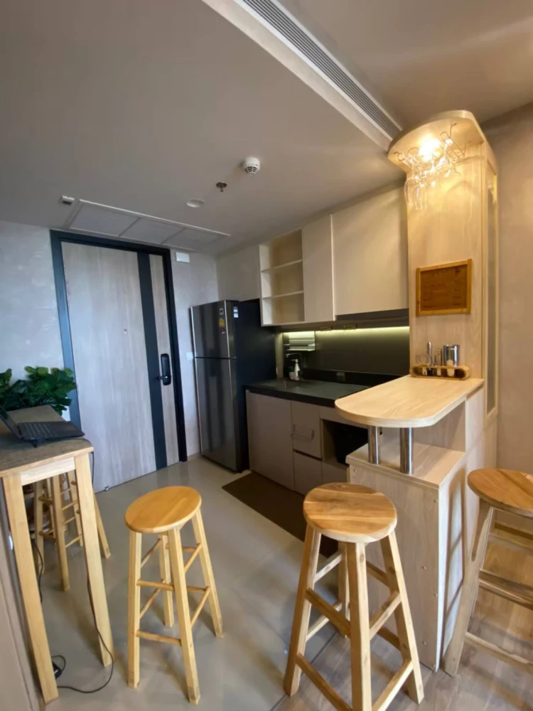 For rent: Oka Haus Sukhumvit 36. Beautifully furnished and fully equipped unit with bathtub. Great location. Book now!