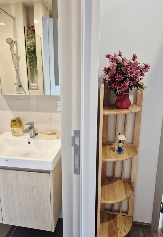 For rent: Oka Haus Sukhumvit 36. Beautifully furnished and fully equipped unit with bathtub. Great location. Book now!