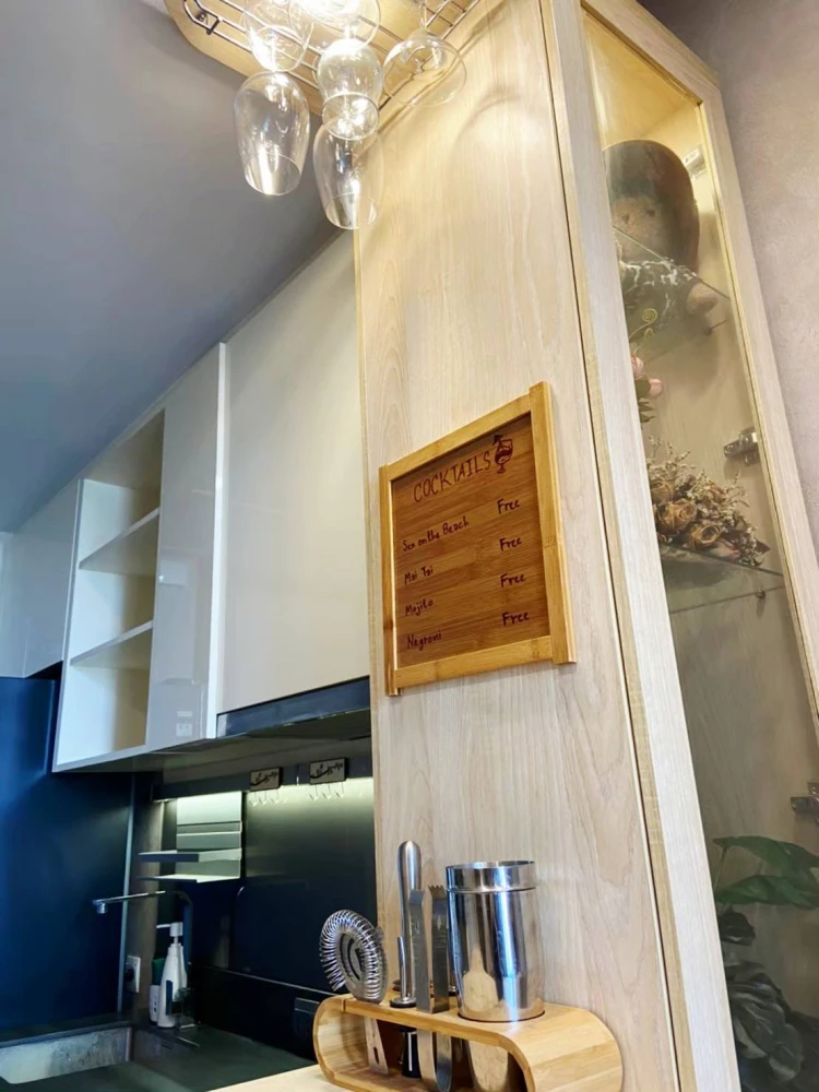 For rent: Oka Haus Sukhumvit 36. Beautifully furnished and fully equipped unit with bathtub. Great location. Book now!