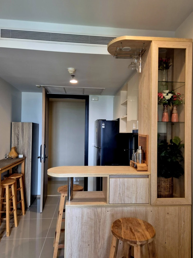 For rent: Oka Haus Sukhumvit 36. Beautifully furnished and fully equipped unit with bathtub. Great location. Book now!