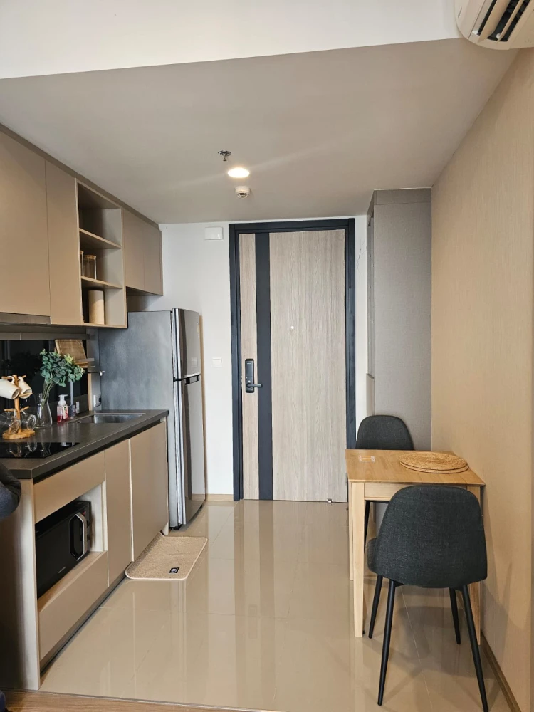 For rent: Oka Haus, 46th floor, very high, with a great city view, open and airy, no blocked view. Don't miss it!