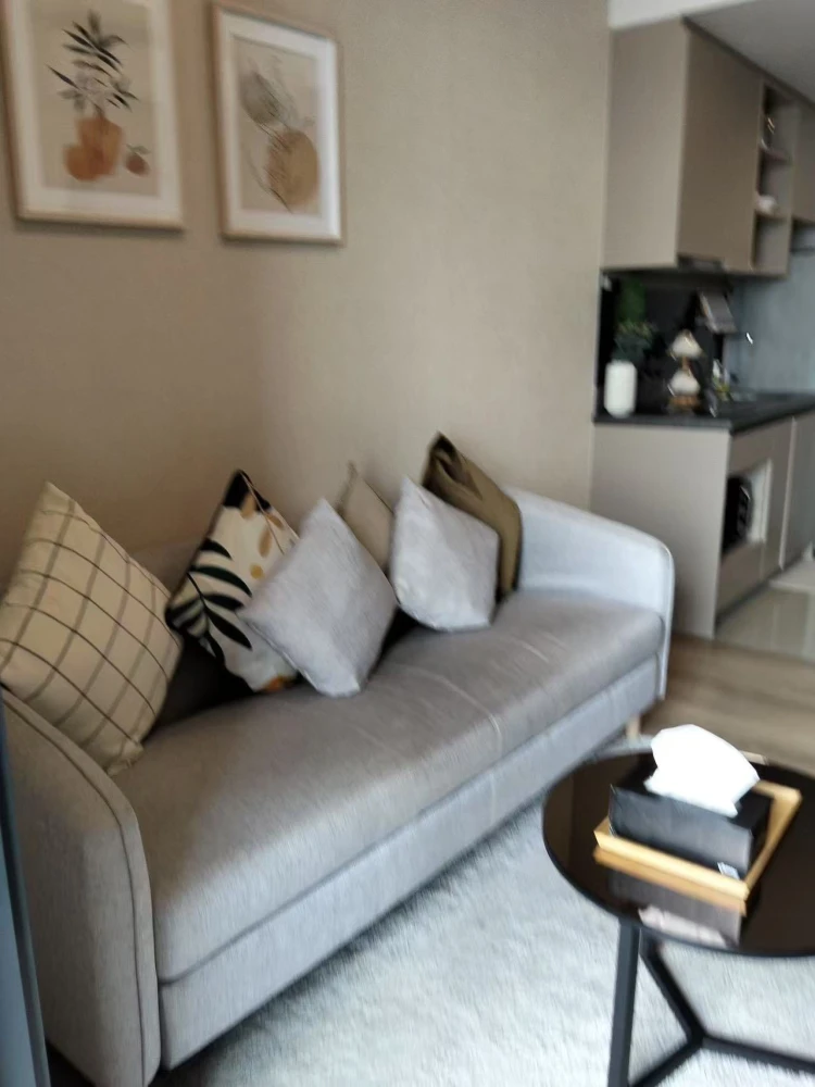 For rent: Oka Haus, 46th floor, very high, with a great city view, open and airy, no blocked view. Don't miss it!