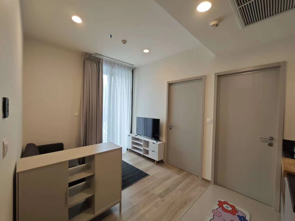 Oka Haus Sukhumvit 36 ​​for rent with beautiful city view without any buildings blocking it. Bright, airy, spacious room, quiet and private atmosphere